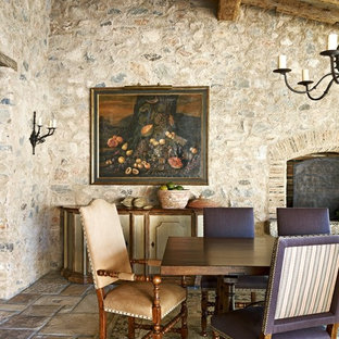 Foto di una sala da pranzo mediterranea