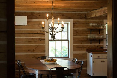 Design ideas for a rustic dining room in Chicago.