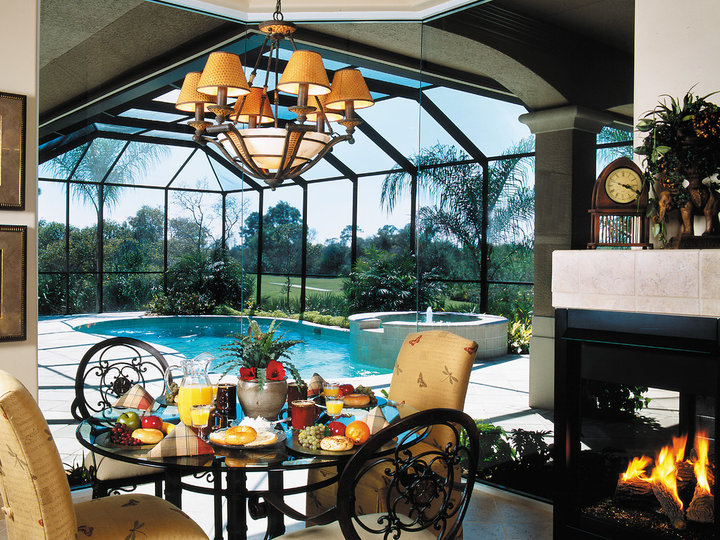 Traditional Dining Room - Dining Room