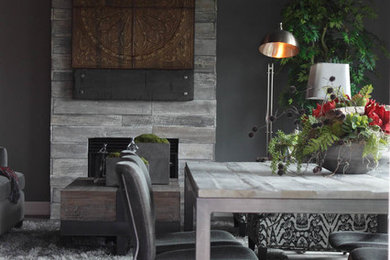 Foto de comedor clásico renovado de tamaño medio abierto con paredes grises, suelo de madera en tonos medios, todas las chimeneas y marco de chimenea de madera