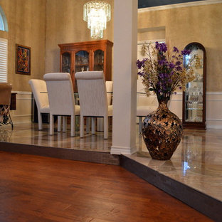 Foto de comedor de estilo americano con paredes beige y suelo de mármol