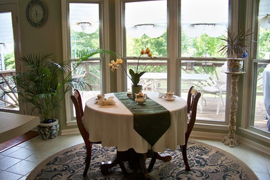 Dining room - traditional dining room idea in Nashville