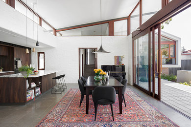 Mittelgroße Moderne Wohnküche mit weißer Wandfarbe in Perth