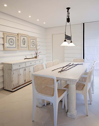 Shabby-chic Style Dining Room by Studio Marcelo Brito