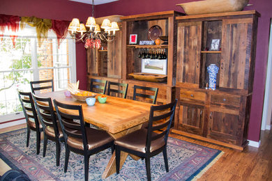 Dining room - country dining room idea in St Louis