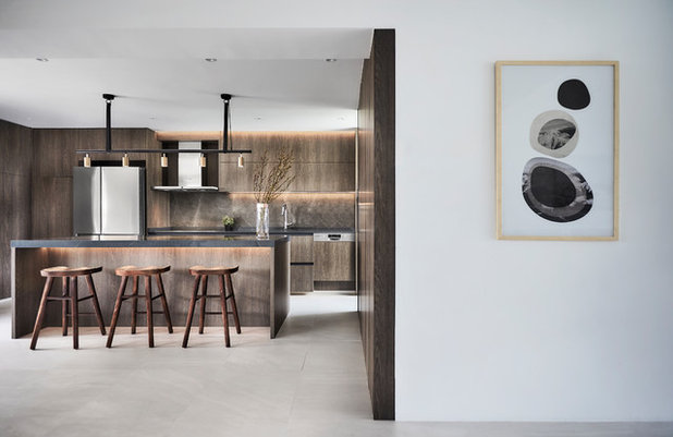 Modern Dining Room by Icon Interior Design Pte Ltd