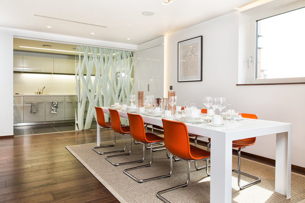 Contemporary Dining Room by Paul Beauchamp