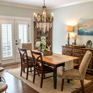 The TIDEWATER COTTAGE Dining Room