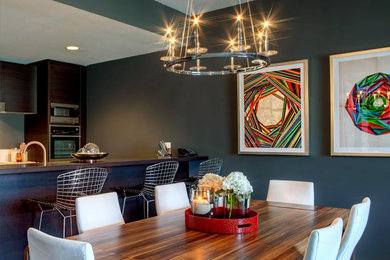 Стильный дизайн: кухня-столовая среднего размера в стиле модернизм с черными стенами - последний тренд
