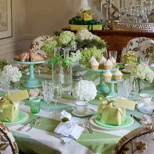 Example of a classic dining room design in Little Rock