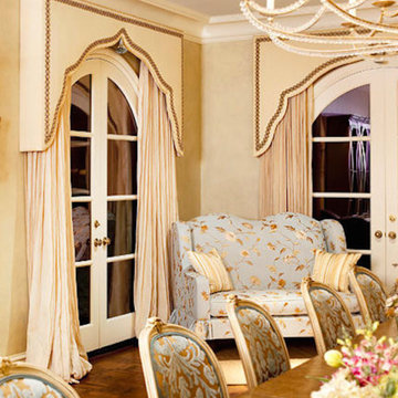 Traditional Dinng Room
