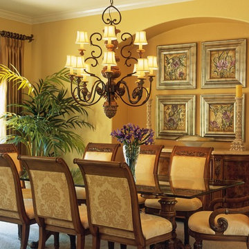 Traditional, Elegant Entertainer's Dining Room