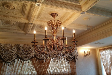Offenes, Großes Klassisches Esszimmer mit beiger Wandfarbe, Laminat und beigem Boden in New York