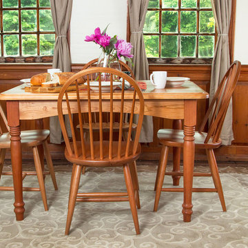 Traditional Style Dining Collection