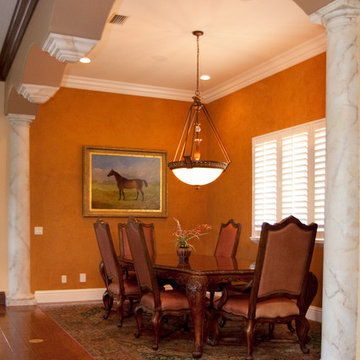 Traditional Style Dining Room