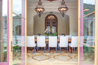 Example of a classic dining room design in Phoenix
