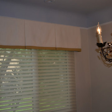 Box Pleated Valance with Contrast Band