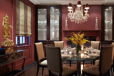 Dining room - transitional dining room idea in New York
