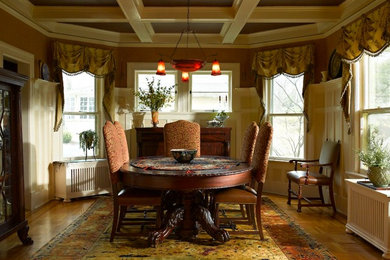 This is an example of a classic dining room in New York.