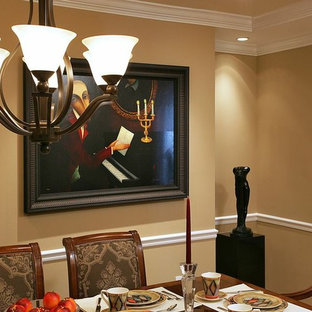 Diseño de comedor de estilo americano, grande, abierto, con suelo de mármol