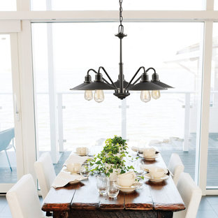 Foto di una sala da pranzo stile marinaro di medie dimensioni con pavimento con piastrelle in ceramica