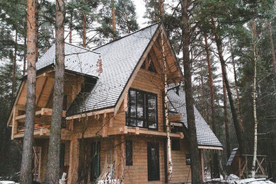 モスクワにある低価格の小さなコンテンポラリースタイルのおしゃれな家の外観の写真