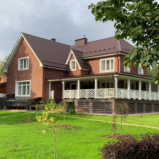 Idéer för ett stort modernt oranget hus, med två våningar, tegel, mansardtak och tak med takplattor