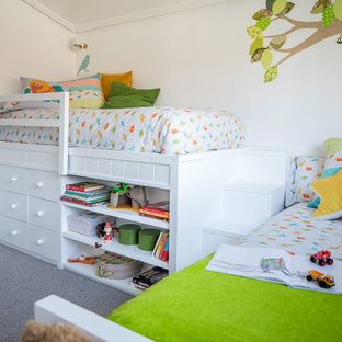 Diseño de dormitorio infantil de 4 a 10 años, actual, pequeño, con paredes blancas, moqueta y suelo gris