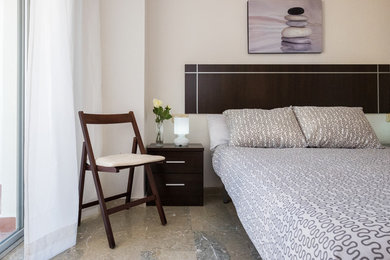 マラガにあるトランジショナルスタイルのおしゃれな寝室