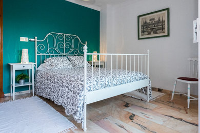マラガにあるトロピカルスタイルのおしゃれな寝室