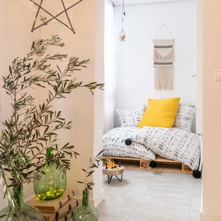 Inspiration for a small scandinavian guest bedroom in Alicante-Costa Blanca with white walls and beige floors.