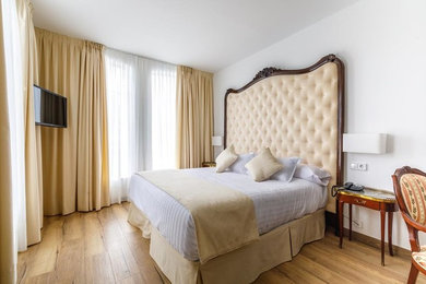 Decoración de habitaciones con mobiliario personalizado Hotel  Suite Home Pinare