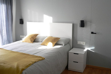Dormitorio con vestidor oculto