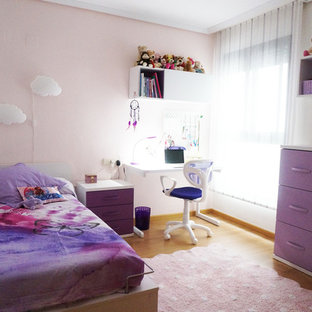 Foto de dormitorio contemporáneo de tamaño medio