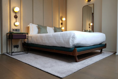 Minimalist bedroom photo in Paris