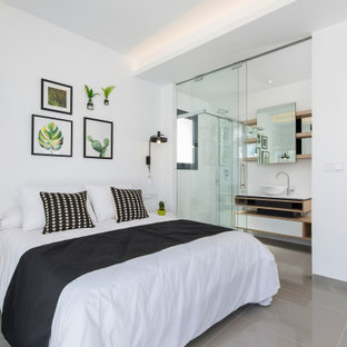 Diseño de dormitorio contemporáneo con paredes blancas y suelo gris