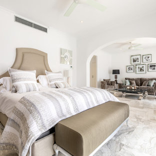 Foto de dormitorio tradicional renovado, grande, con paredes blancas y suelo gris