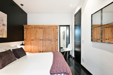 バルセロナにあるトランジショナルスタイルのおしゃれな寝室