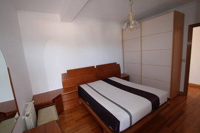 Ejemplo de dormitorio tradicional renovado pequeño
