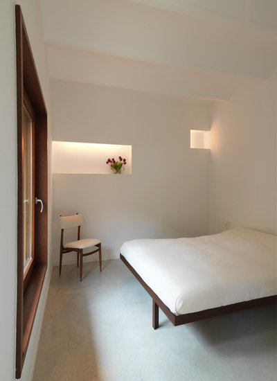 コンテンポラリー 寝室 by Soto-Lay Architects