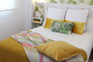 ビルバオにあるトロピカルスタイルのおしゃれな寝室のインテリア