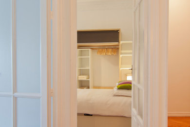 マドリードにある北欧スタイルのおしゃれな寝室のインテリア