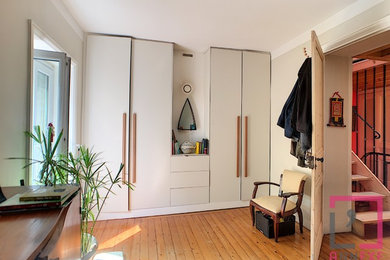 This is an example of a traditional wardrobe in Lyon.