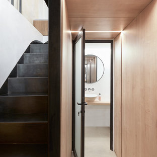 Foto de armario y vestidor madera, contemporáneo, con suelo de cemento y suelo beige