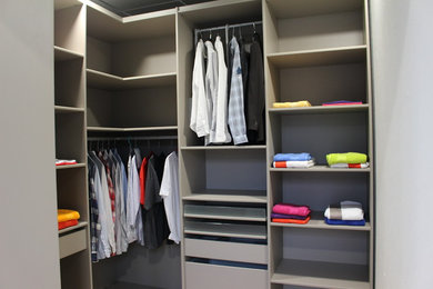 This is an example of a modern wardrobe in Rennes.