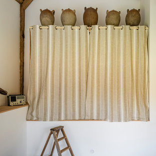 Idées déco pour un dressing et rangement rétro.