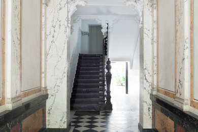 Kleiner Klassischer Eingang mit Korridor in Berlin