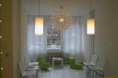 Large contemporary foyer in Essen with white walls and ceramic flooring.