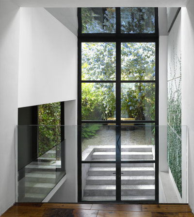 Contemporary Entrance by Dominic McKenzie Architects