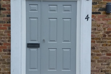 Photo of a contemporary entrance in Berkshire.